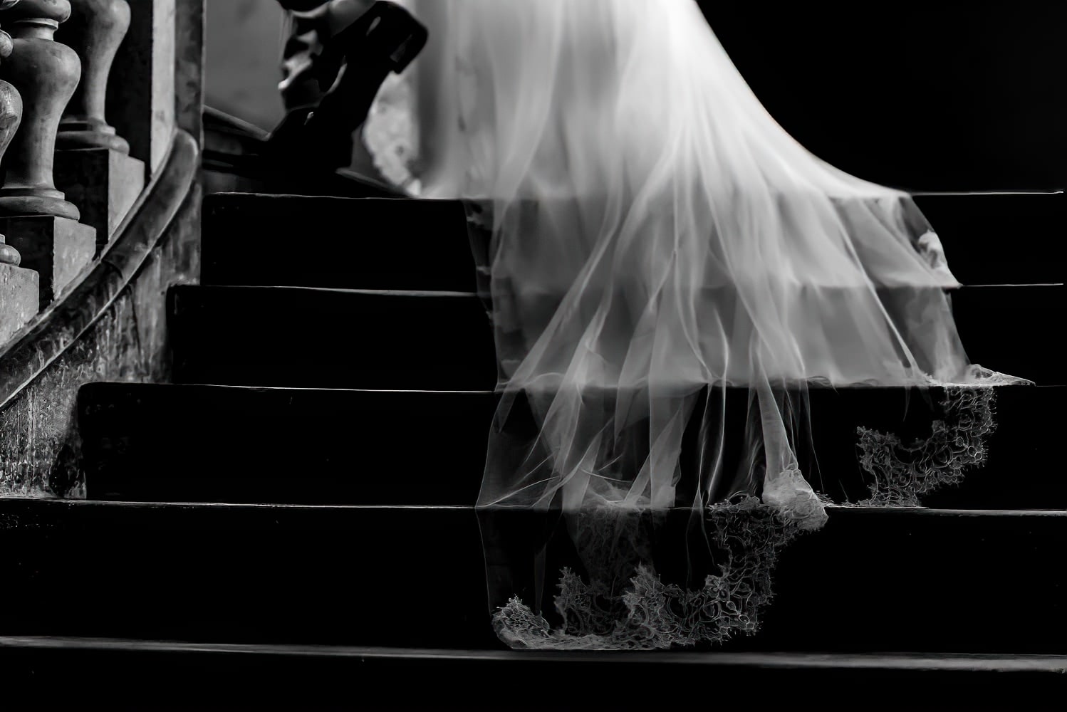 traine robe mariee escalier capitole