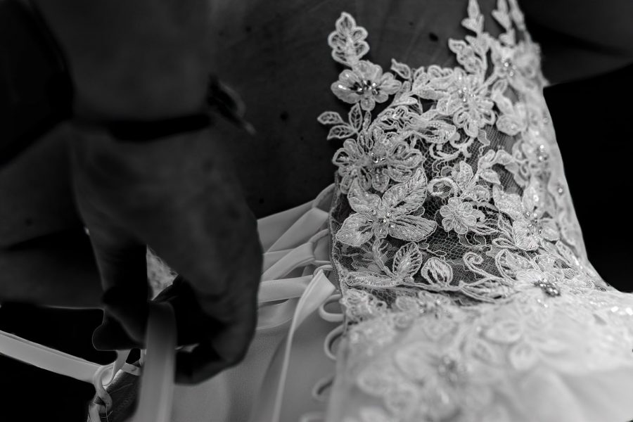 Details robes mariees photographe mariage Toulouse