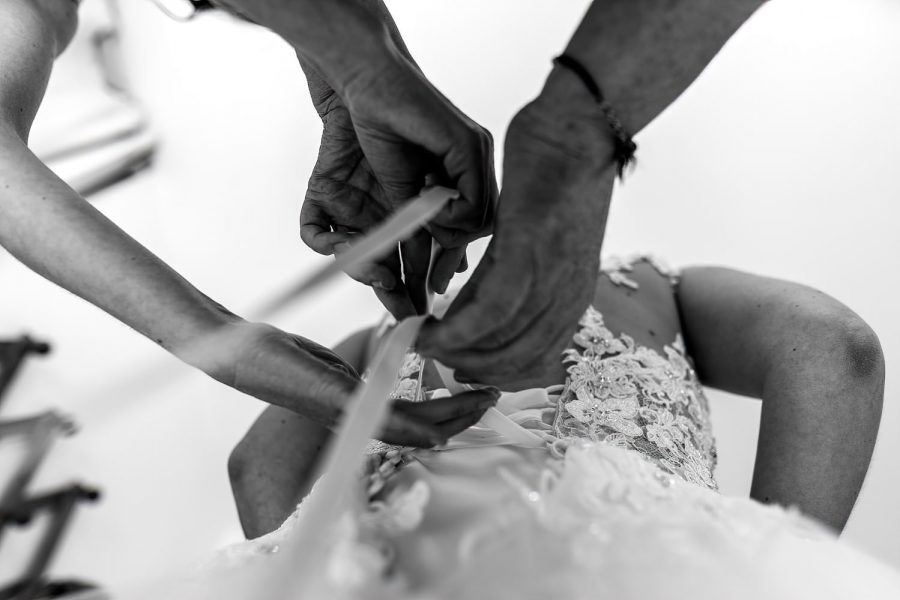 Details robes mariees photographe mariage Toulouse