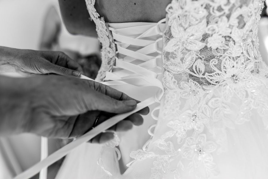 Details robes mariees photographe mariage Toulouse