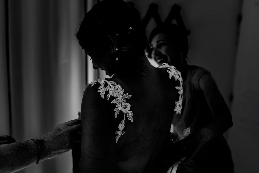 Details robes mariees photographe mariage Toulouse