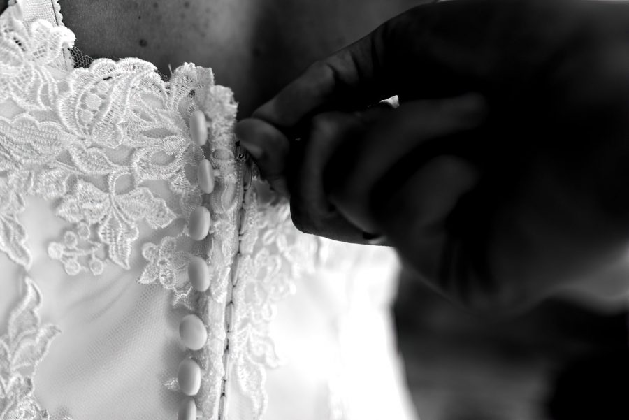 Details robes mariees photographe mariage Toulouse