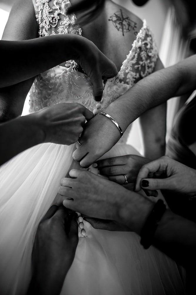 Details robes mariees photographe mariage Toulouse