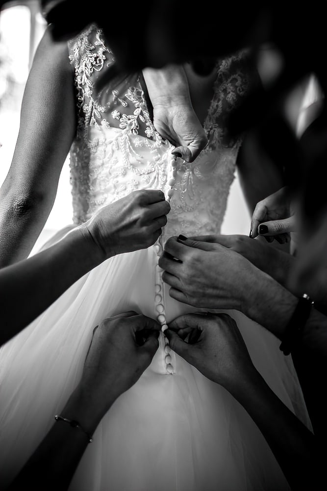 Details robes mariees photographe mariage Toulouse