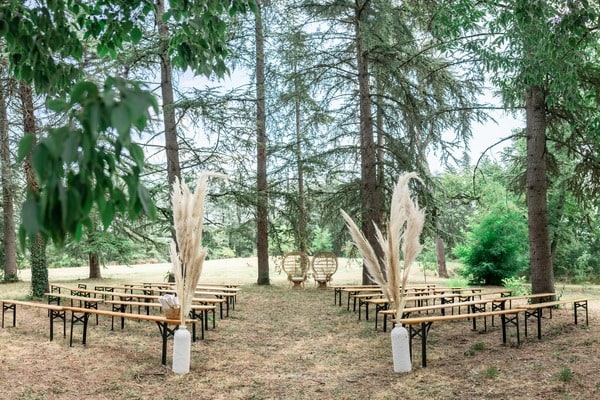 Secular ceremony in the middle of the trees domain of montjoie