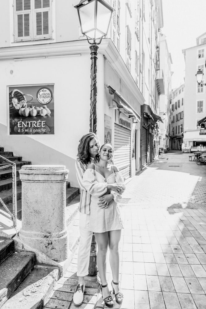 Shooting couple Vieux-Nice photographe mariage