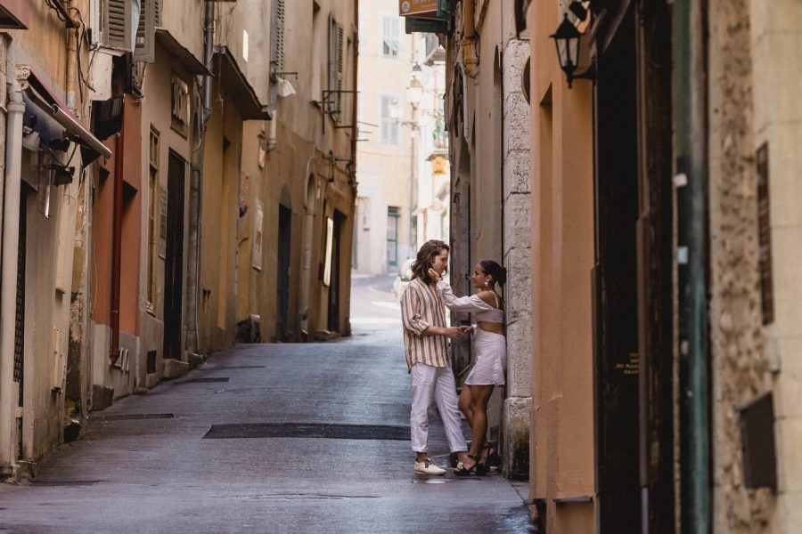 Shooting couple Vieux-Nice photographe mariage