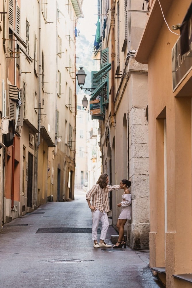 Shooting couple Vieux-Nice photographe mariage