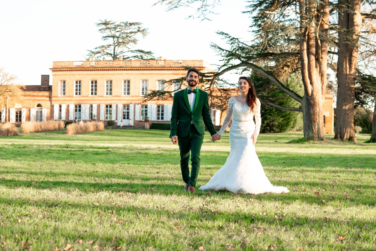 Mariés dans le parc du Château de Lavalade