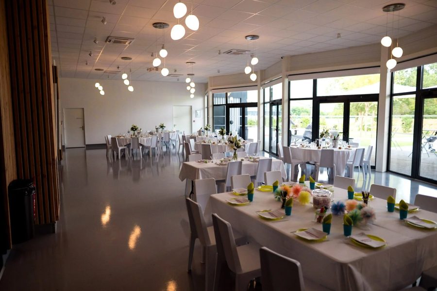 Tables de mariage dans la salle de l'Entretoise à Seysses (31)